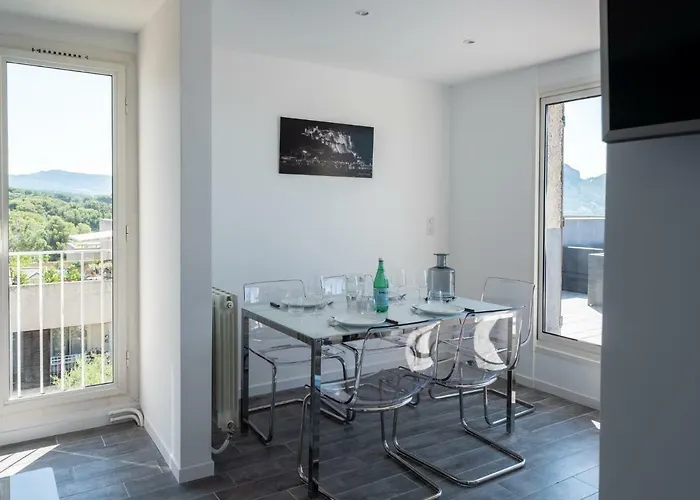Le Vallat Vue Mer Cassis Terrasse Privative Spa Jacuzzi Barbecue Calanques