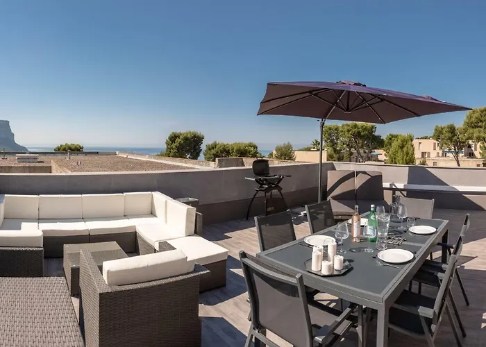 Le Vallat Vue Mer Cassis Terrasse Privative Spa Jacuzzi Barbecue Calanques