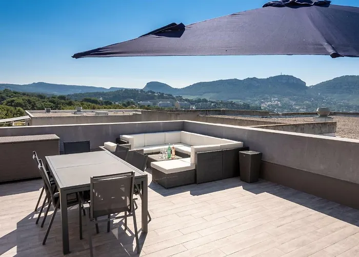 Le Vallat Vue Mer Cassis Terrasse Privative Spa Jacuzzi Barbecue Calanques