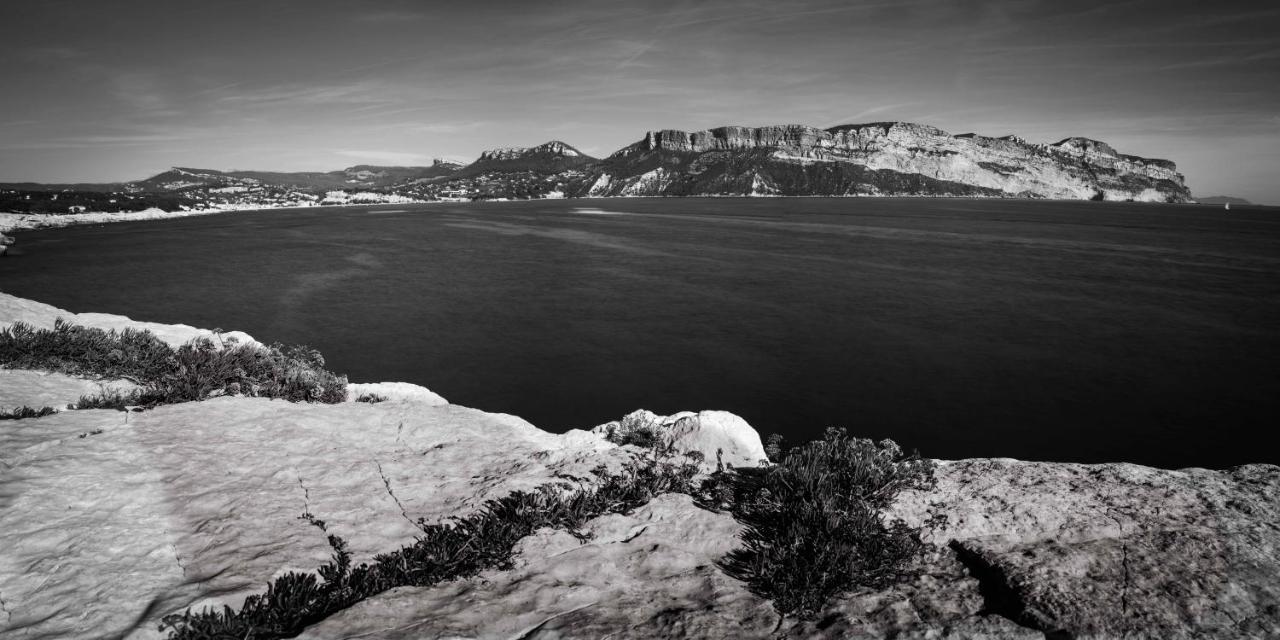 Le Vallat Vue Terrasse Privative Jacuzzi Barbecue Calanques *